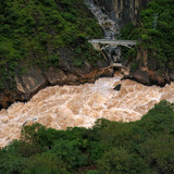 虎跳峡 三股水 1日游